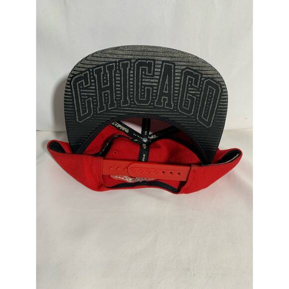 Chicago Bulls Red Black Mitchell & Ness Nostalgia adjustable men's snap ballcap - Picture 3 of 9